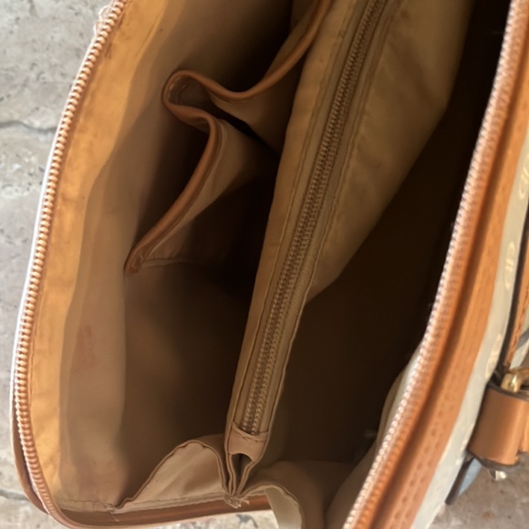 Fun Bag with whimsical design - Picture 3 of 4